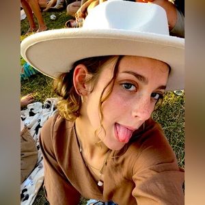 Meet your Posher, Americus